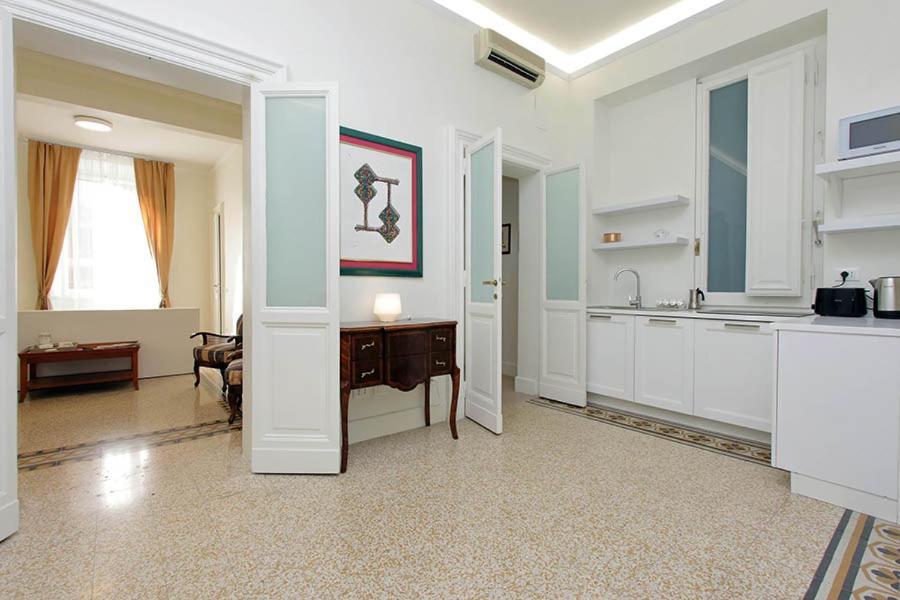 Elegant Apartment In The Heart Of Rome-Navona Area Bagian luar foto